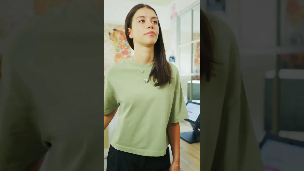 Anteprima del video: ospite entra nella struttura